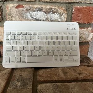 OMOTION ultra slim Bluetooth keyboard for iPad